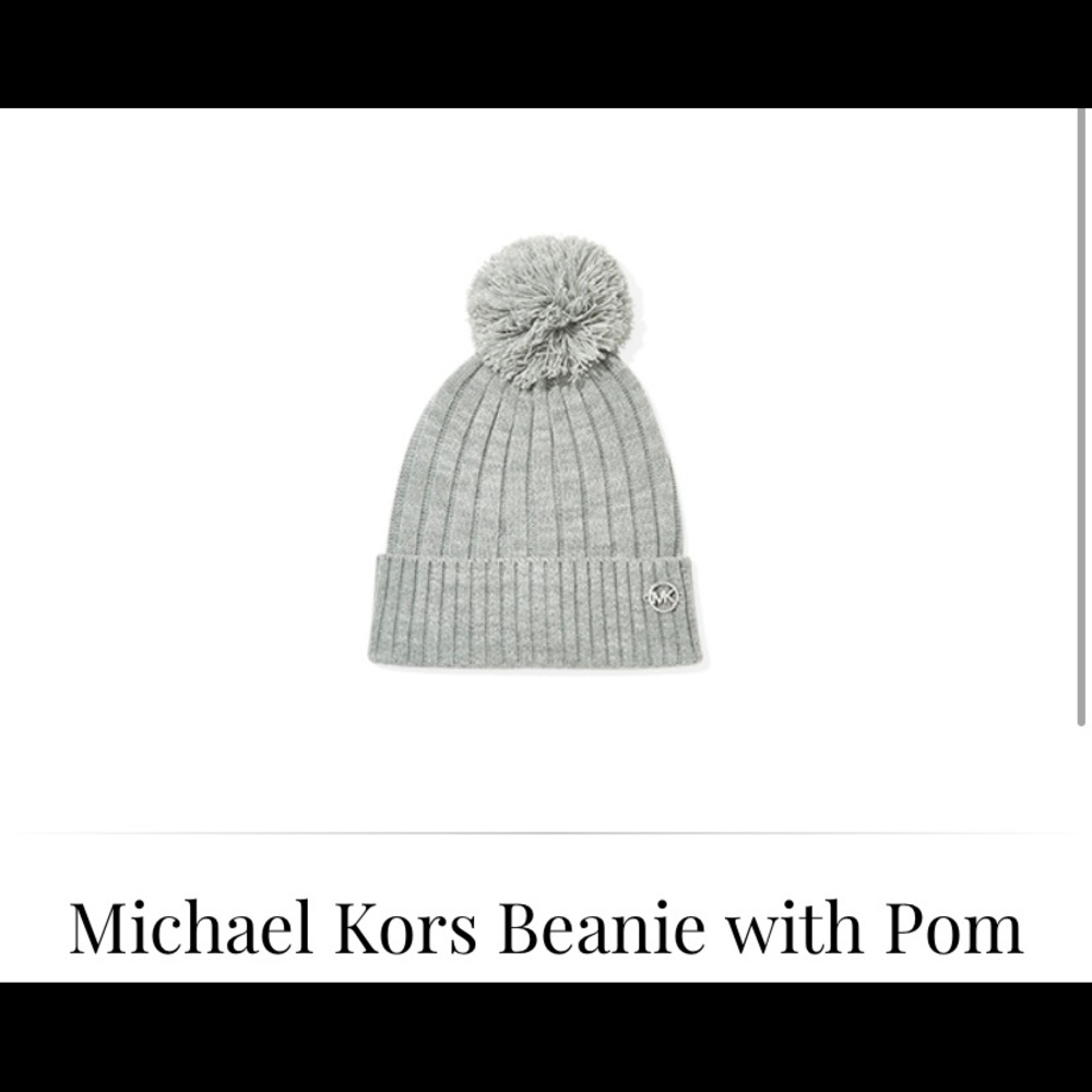 Michael Kors gray beanie with Pom ❄️♦️